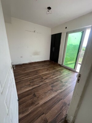 Room in 3.5 BHK Apartment at Migsun Ultimo, Omicron Iii Greater Noida – for Sale