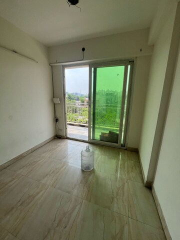 Room in 3.5 BHK Apartment at Migsun Ultimo, Omicron Iii Greater Noida – for Sale
