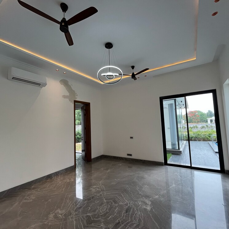 Room, dera mandi 5 Bedroom 43500 Sq.Ft. Villa In Dera Mandi Delhi 8608373