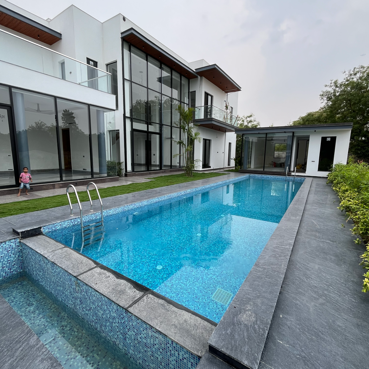 5 BHK + Pooja Room,Servant Room,Study Room,Extra Room Villa For Rent in Chattarpur 