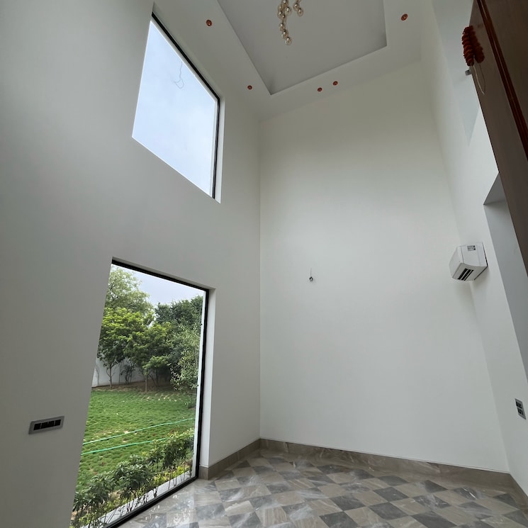 Room, dera mandi 5 Bedroom 43500 Sq.Ft. Villa In Dera Mandi Delhi 8608373