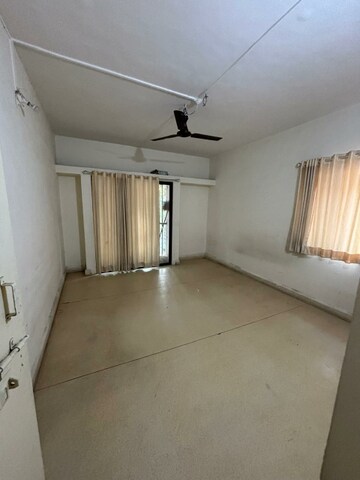 Room in 2 BHK Apartment at Kothrud – for Rent
