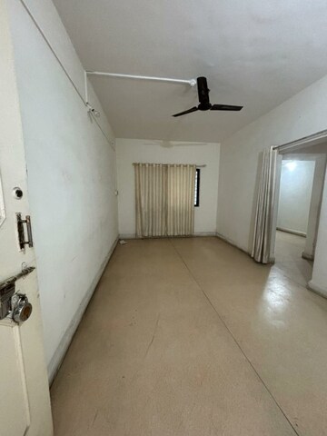 Room in 2 BHK Apartment at Kothrud – for Rent