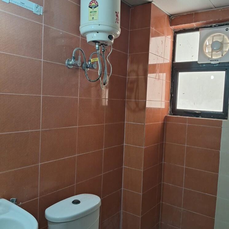 Bathroom, logix-blossom-county 2 Bedroom 990 Sq.Ft. Apartment In Sector 137 Noida 8608391