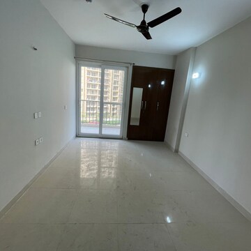 Room in 2 BHK Apartment at Tata Eureka Park, Sector 150 – for Rent