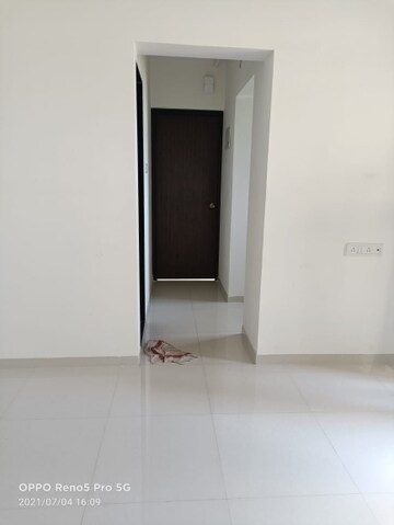 Room in 1 BHK Apartment at Raunak Bliss B2, Ghodbunder Road – for Rent