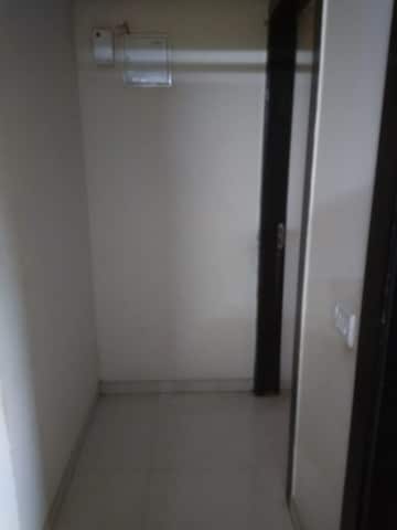 Room in 1 BHK Apartment at Raunak Bliss B2, Ghodbunder Road – for Rent