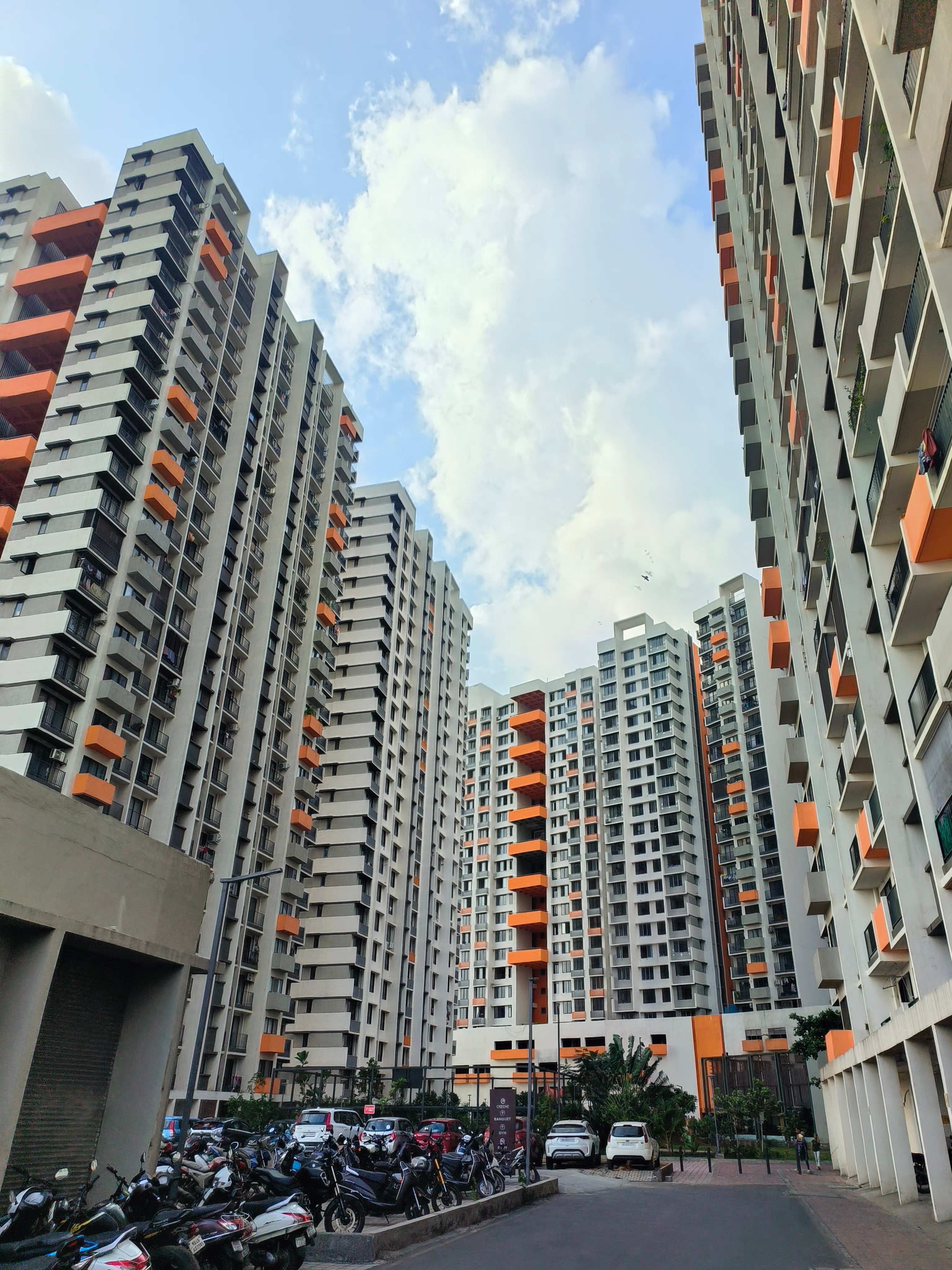 1.5 BHK Apartment For Sale in Shapoorji Pallonji Joyville