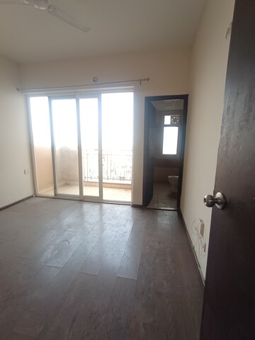 Room in 2 BHK Apartment at Mahagun Mywoods III, Sector 16c Greater Noida – for Rent