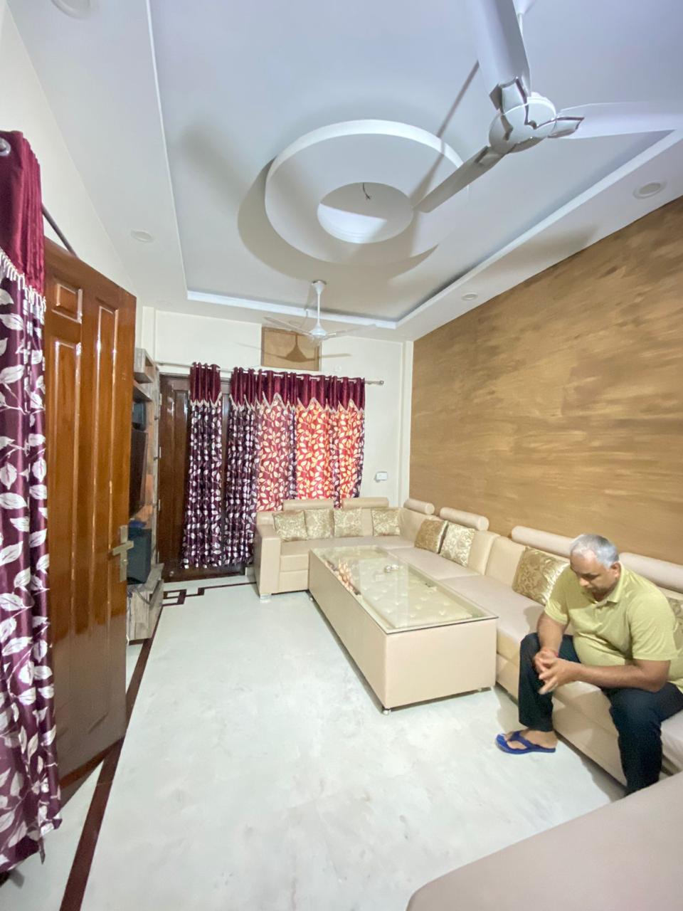 2.5 BHK + Pooja Room Builder Floor For Rent in RWA Apartments Sector 47