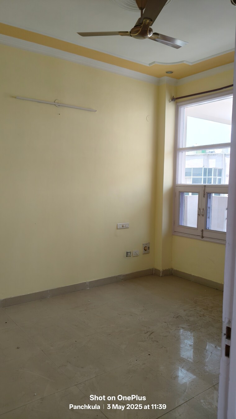 Room, sector 20 5 Bedroom 3000 Sq.Ft. Apartment In Sector 20 Panchkula 8608525
