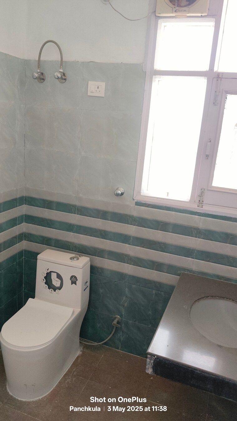 Attached Bathroom, sector 20 5 Bedroom 3000 Sq.Ft. Apartment In Sector 20 Panchkula 8608525