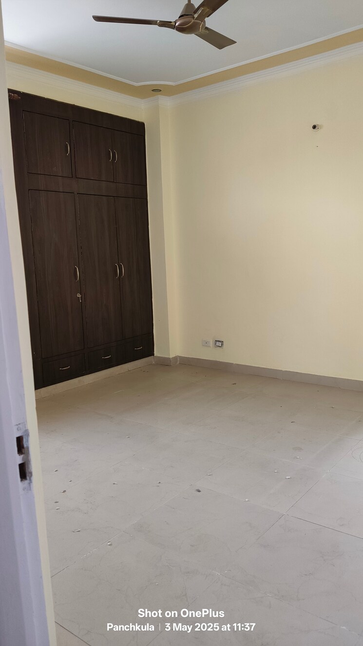 Room, sector 20 5 Bedroom 3000 Sq.Ft. Apartment In Sector 20 Panchkula 8608525
