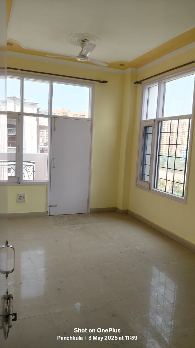 Room, sector 20 5 Bedroom 3000 Sq.Ft. Apartment In Sector 20 Panchkula 8608525