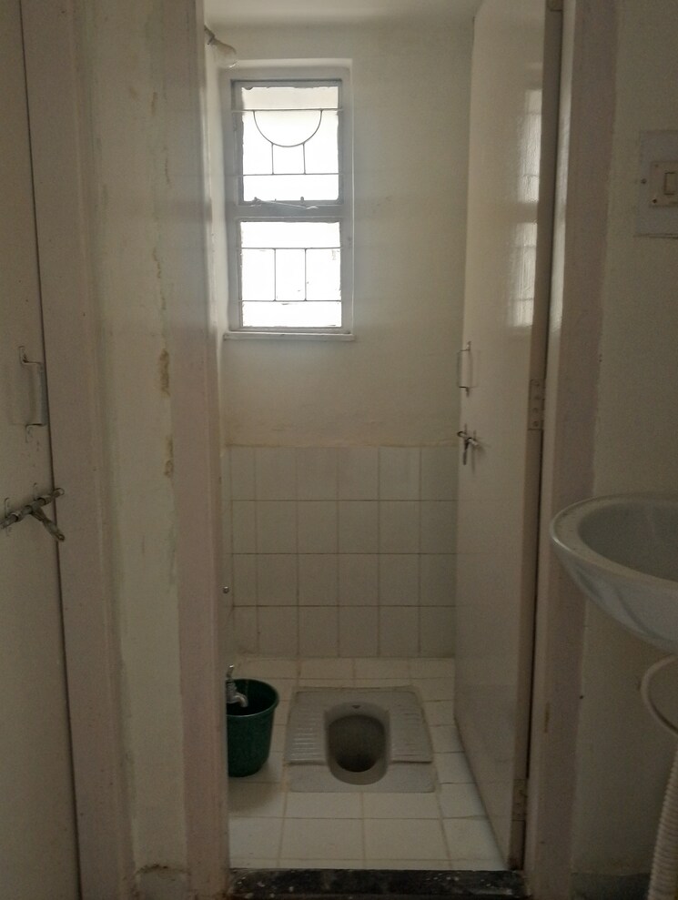 Bathroom, anand nagar 1 Bedroom 580 Sq.Ft. Apartment In Anand Nagar Pune 8608664