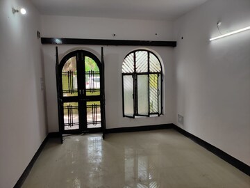Room in 2 BHK Independent House at Gomti Nagar – for Rent