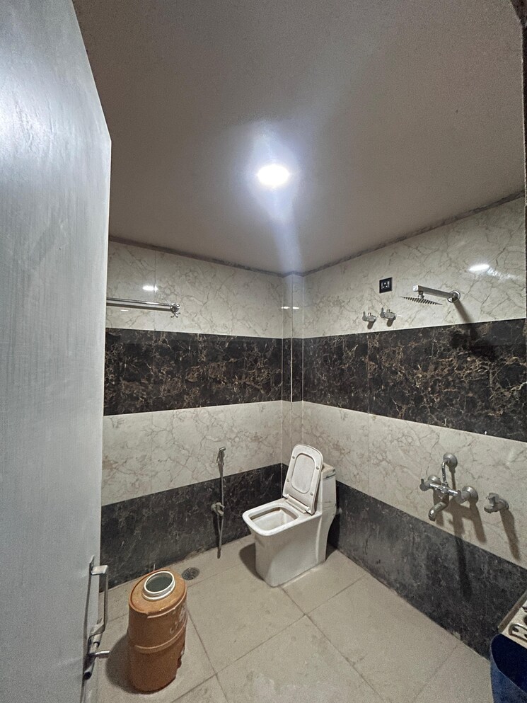 Bathroom, gomti nagar 2 Bedroom 1518 Sq.Ft. Apartment In Gomti Nagar Lucknow 8608832