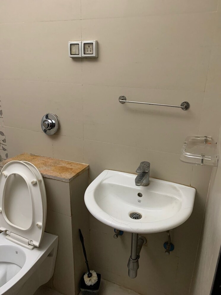 Attached Bathroom, kothrud 3 Bedroom 1710 Sq.Ft. Apartment In Kothrud Pune 8608819