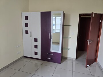 Room in 2 BHK Apartment at Prestige Royale Gardens, Gantiganahalli – for Rent