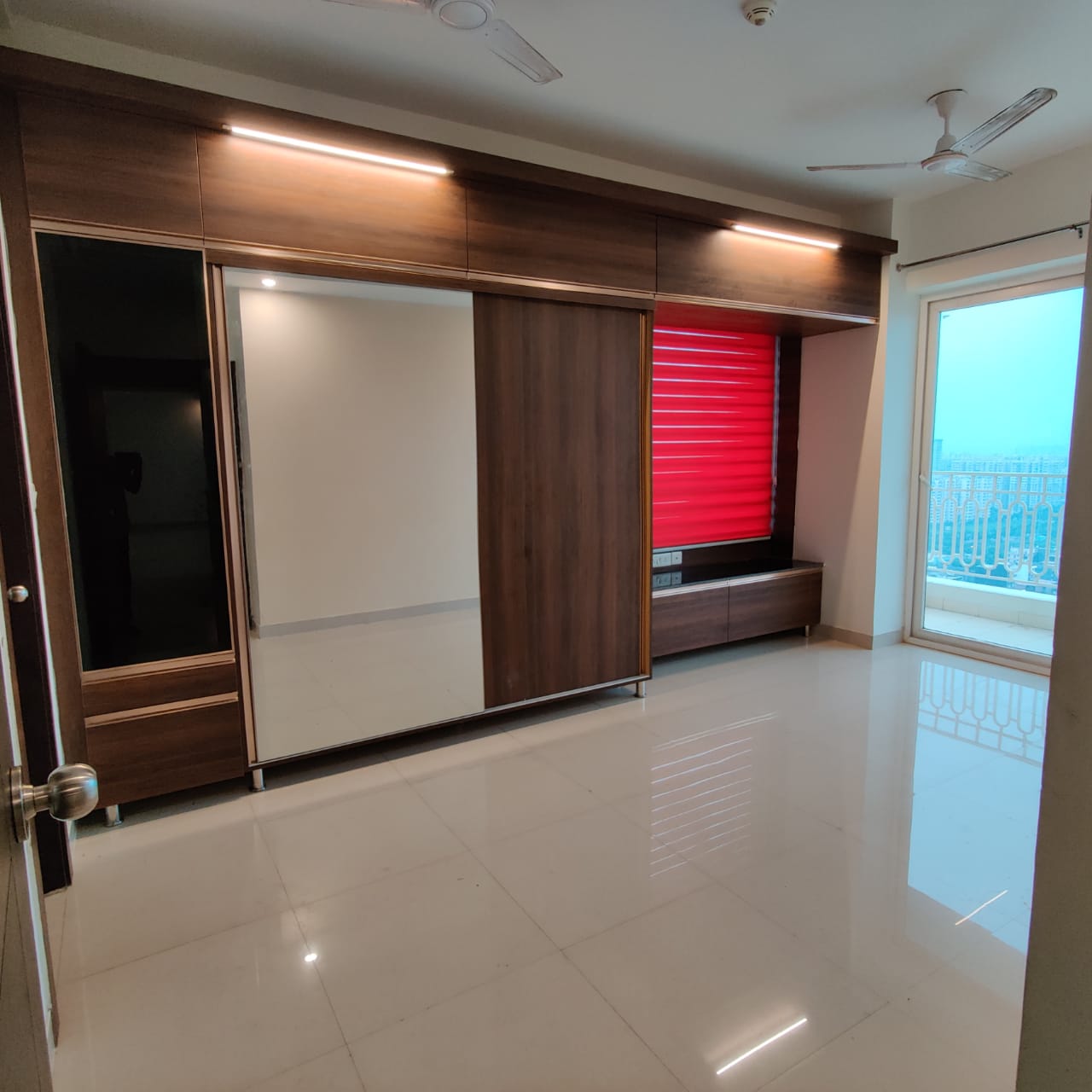 3 BHK 1730 Sq.Ft. Apartment in Mahagun Mirabella