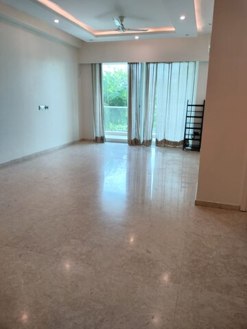 Living Room in 4 BHK Apartment at DLF The Crest, Sector 54 – for Sale