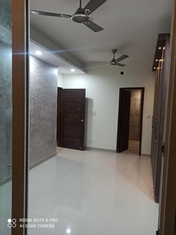 Room in 3 BHK Apartment at Mahagun Mirabella, Sector 79 – for Rent