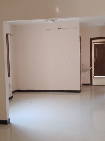 Room in 3 BHK Apartment at Hoshangabad Road – for Sale