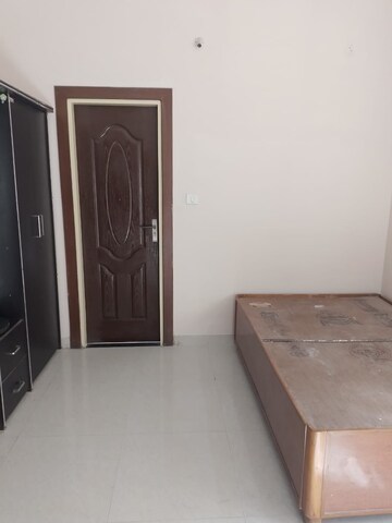 Room in 3 BHK Apartment at Hoshangabad Road – for Sale