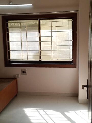 Room in 3 BHK Apartment at Hoshangabad Road – for Sale