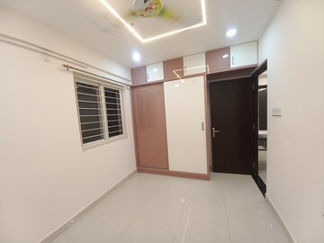 Room in 3 BHK Apartment at SMR Vinay Iconia Hyderabad, Kondapur – for Rent