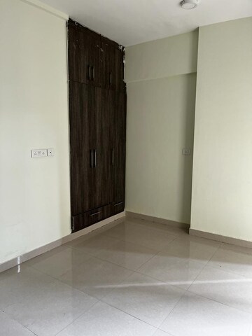 Room in 3 BHK Apartment at Mahagun Mirabella, Sector 79 – for Rent