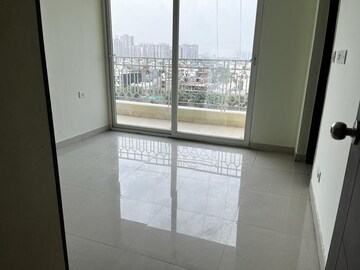 Room in 3 BHK Apartment at Mahagun Mirabella, Sector 79 – for Rent