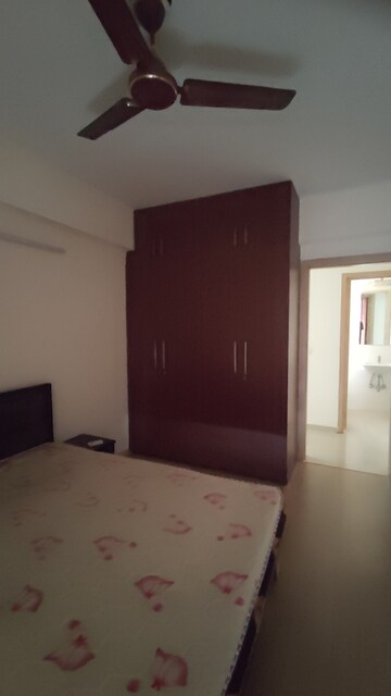Room in 3.5 BHK Apartment at DLF Express Greens, Manesar Sector 1a – for Rent