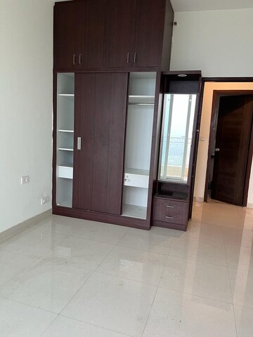 Room in 2 BHK Apartment at Mahagun Mirabella, Sector 79 – for Rent