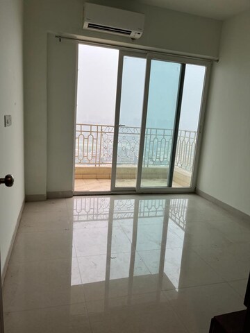 Room in 2 BHK Apartment at Mahagun Mirabella, Sector 79 – for Rent