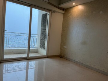 Room in 2 BHK Apartment at Mahagun Mirabella, Sector 79 – for Rent