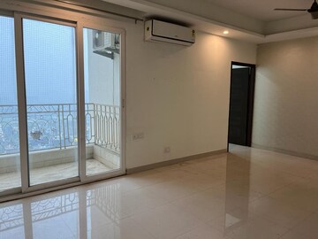 Room in 2 BHK Apartment at Mahagun Mirabella, Sector 79 – for Rent