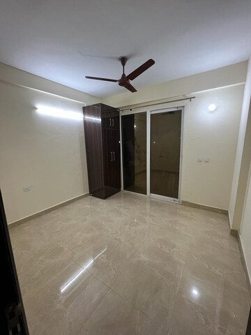 Room in 3 BHK Apartment at Signature Global Golf Greens, Sector 79 – for Rent