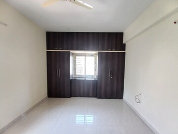 Room in 3 BHK Apartment at Kondapur – for Sale