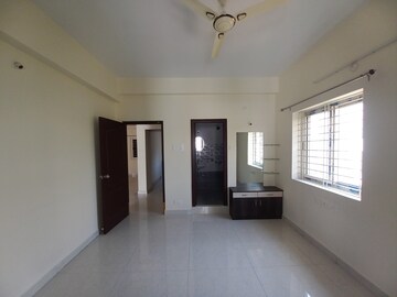 Room in 3 BHK Apartment at Kondapur – for Sale