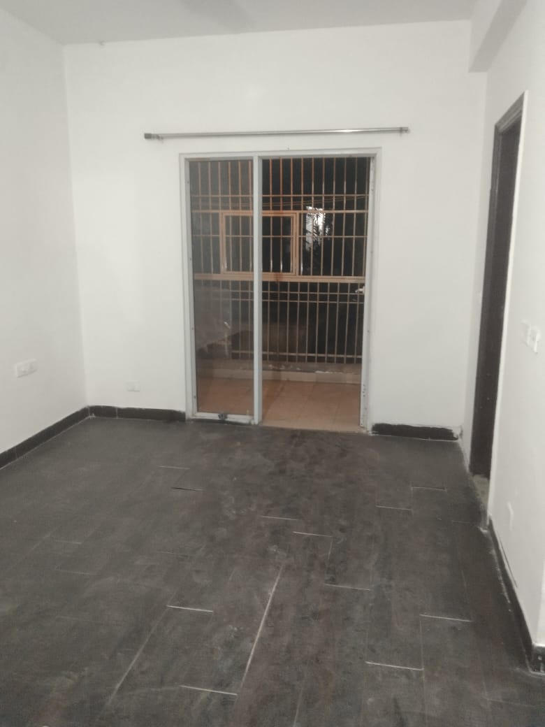 2 BHK + Extra Room Apartment For Rent in Ajnara Homes