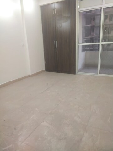 Room in 3 BHK Apartment at Ajnara Homes, Sector 16b Greater Noida – for Rent