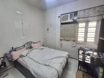 Bedroom in 3 BHK Apartment at Anandashram CHS Girgaon, Girgaon – for Rent