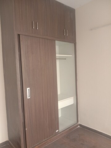 Room in 2.5 BHK Apartment at Mahagun Mywoods, Sector 16c Greater Noida – for Rent