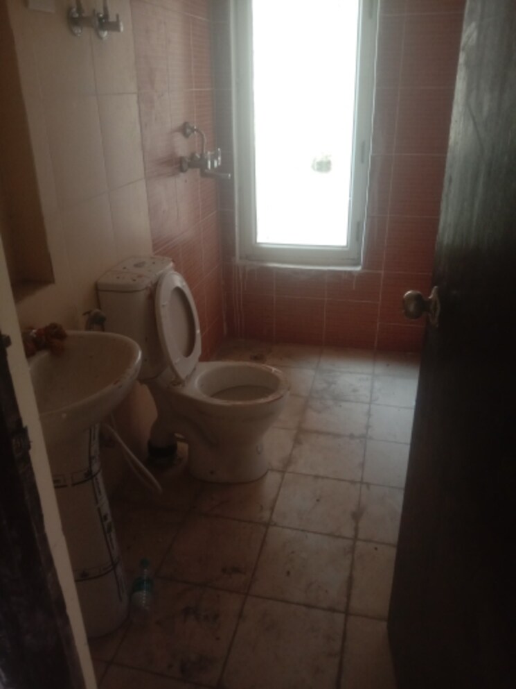 Bathroom, mahagun-mywoods 2.5 Bedroom 1290 Sq.Ft. Apartment In Sector 16c Greater Noida Greater Noida 8609238