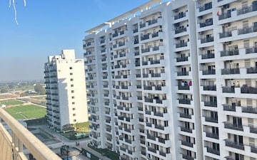 3 BHK Apartment For Rent in Central Park Lake Front Towers, Sohna Sector 33