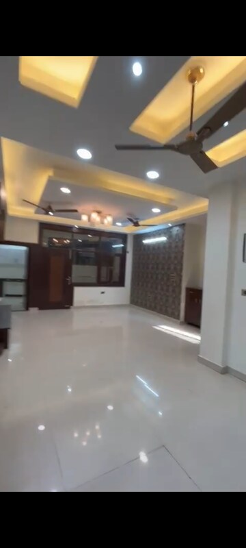 Room in 3 BHK Builder Floor at Vasundhara Sector 3 – for Sale