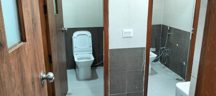 Bathroom, sector 4 Commercial Office Space 700 Sq.Ft. In Sector 4 Noida 8609280