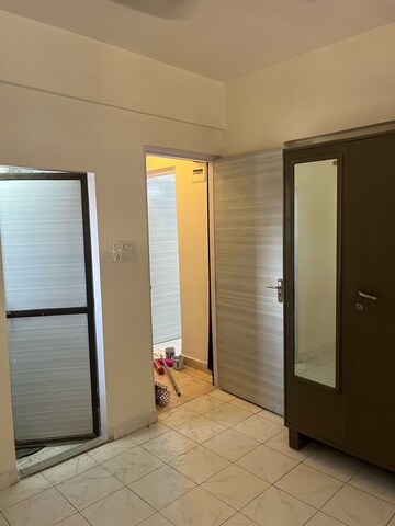 Room in 1 BHK Apartment at Poonam Enclave, Goregaon East – for Rent
