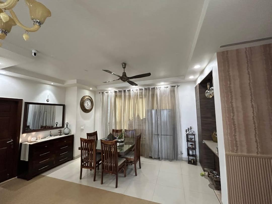 3 BHK + Servant Room 1950 Sq.Ft. Apartment in Emaar The Palm Drive-The Premier Terraces